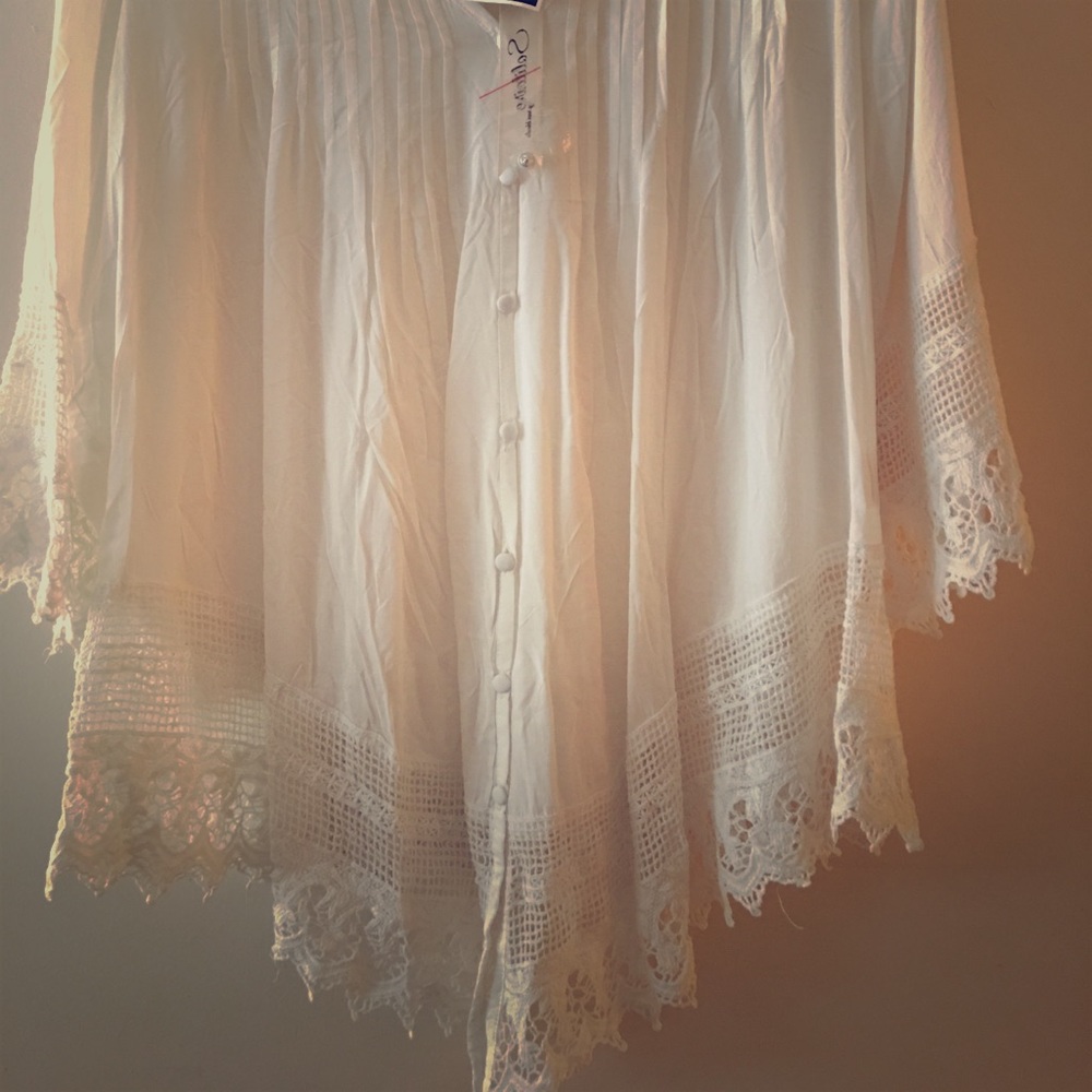 White cotton blend shirt with lace hem & cuffs